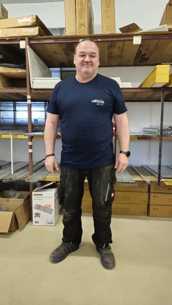 Torsten aus dem ebicos Team in der Werkstatt